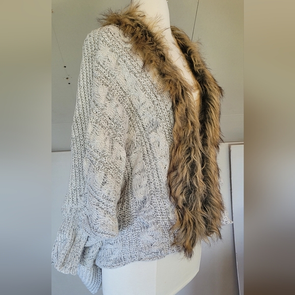 Knit Bat Wing Cardigan Sweater with Fur Trim - Picture 4 of 7